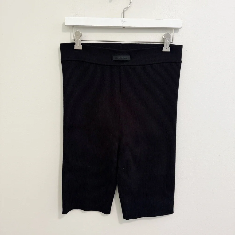 Essentials Fear of God Black Ribbed Biker Shorts - Picture 2 of 8